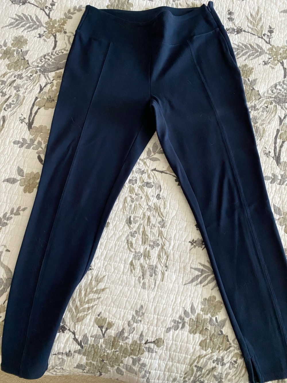 Vineyard Vines Navy Leggings with Pink Whale Logo